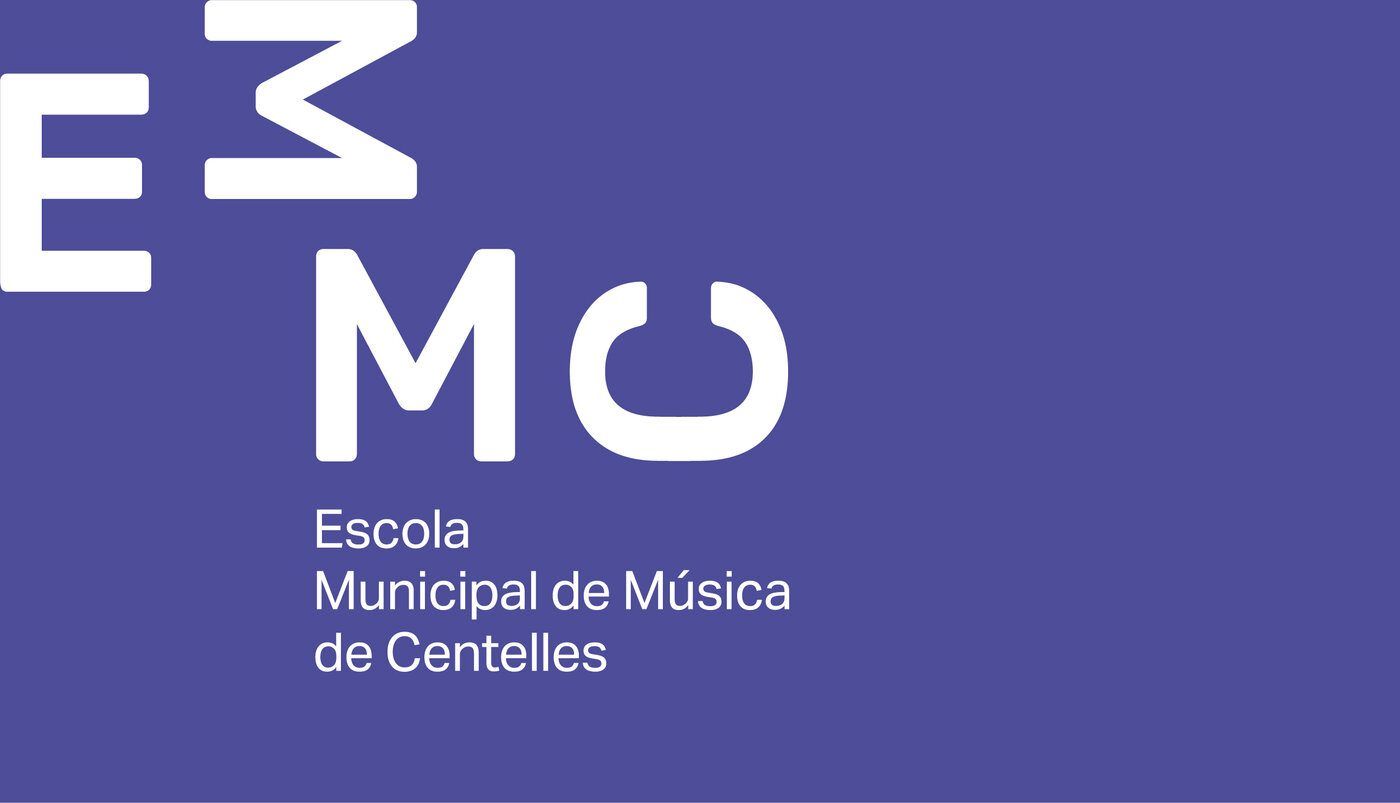 Logotipo de la EMMC sobre los distintos colores de la nueva identidad diseñada por Piscastudio